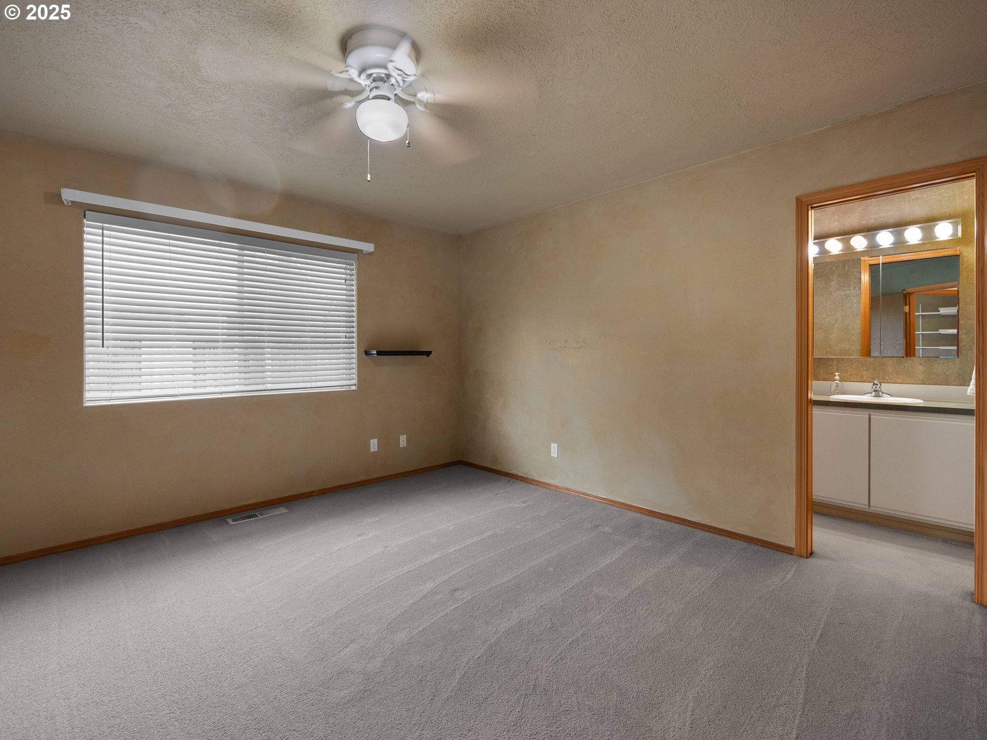 Oregon City, Oregon 97045, United States, 3 Bedrooms Bedrooms, ,2 BathroomsBathrooms,Residential,Pending,101914