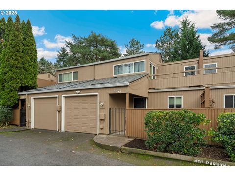 Photo of 17525 NW Shorewood Dr, Beaverton, OR 97006 (MLS # 673473094)