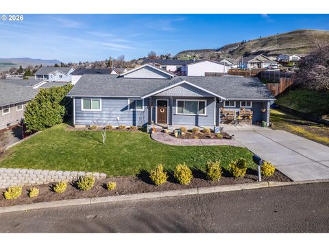 1812 ROBERTS ST The Dalles OR 97058