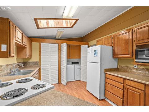 Tiny photo for 82481 Greenwood St, Creswell, OR 97426 (MLS # 395788301)
