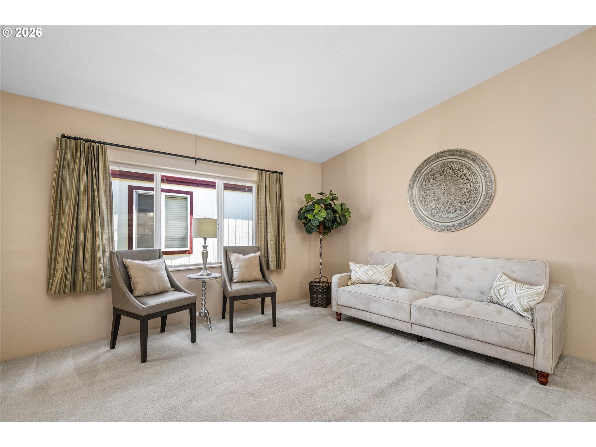 4055 ROYAL AVE 76