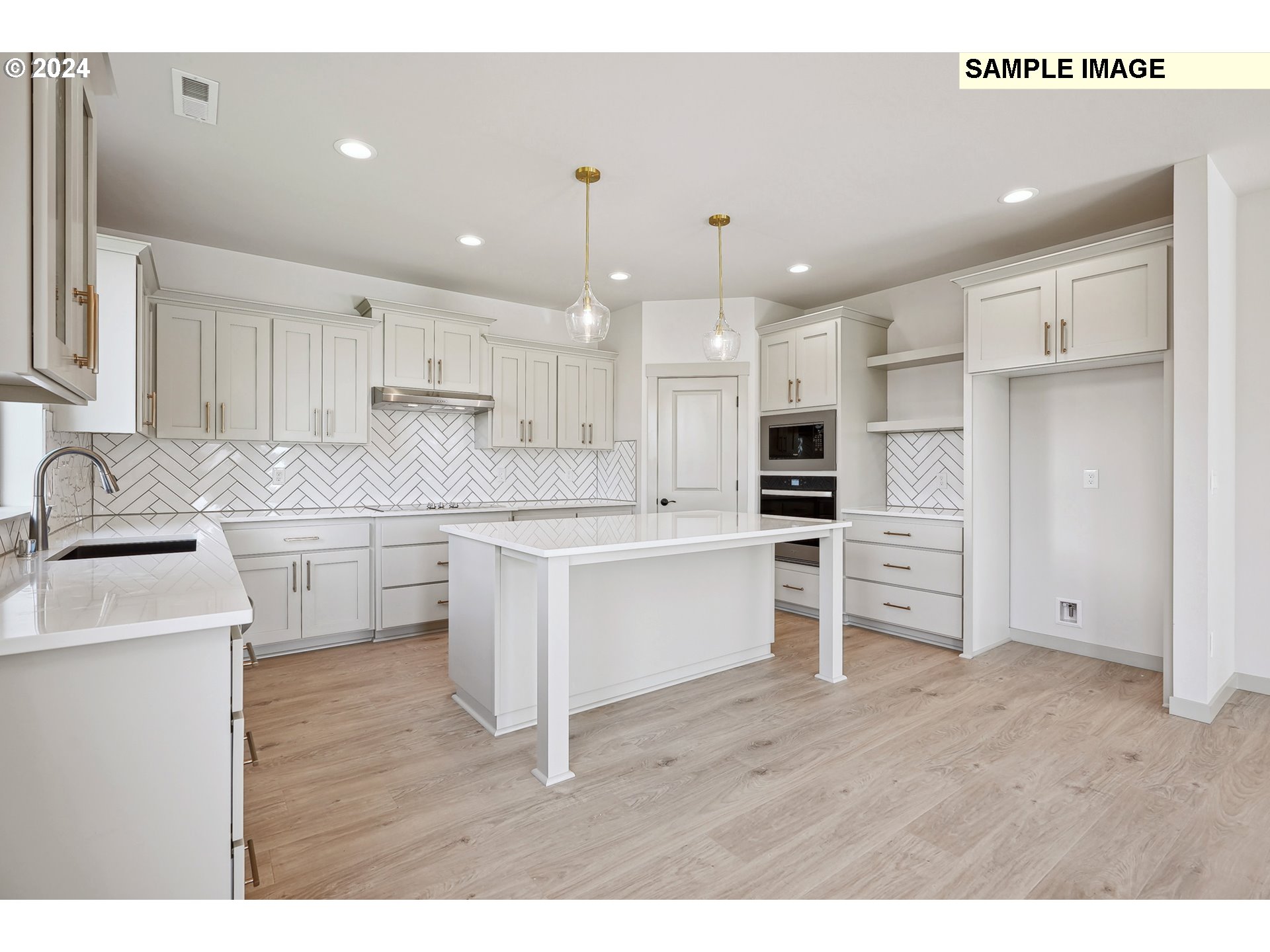 228 E 24TH AVE