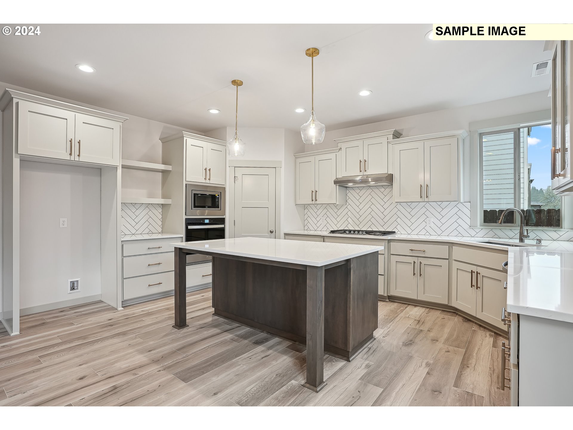 228 E 24TH AVE