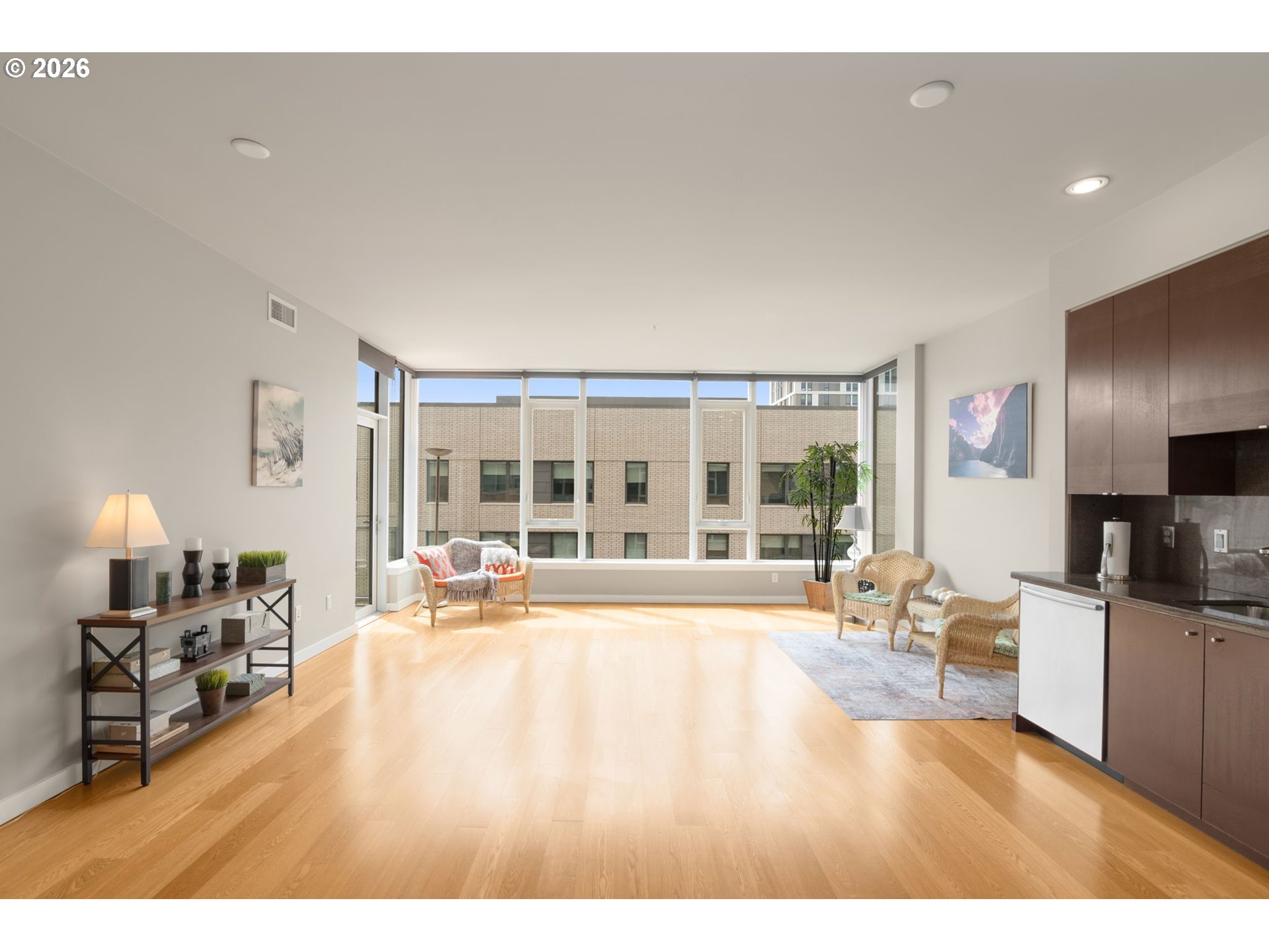 1930 S RIVER DR W605