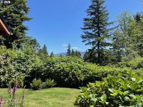 A home in Coos Bay