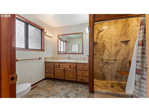 A home in Coos Bay