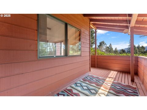 A home in Coos Bay