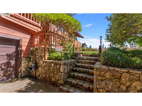 A home in Coos Bay