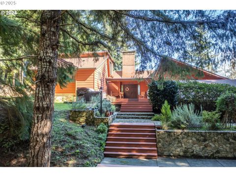 A home in Coos Bay