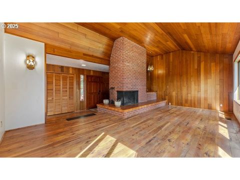 A home in Coos Bay