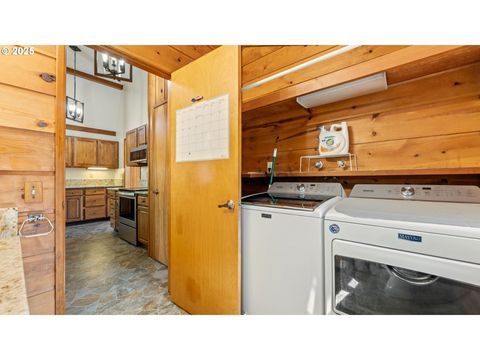 A home in Coos Bay
