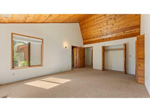 A home in Coos Bay