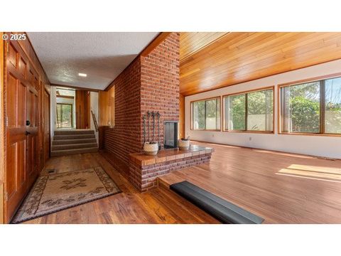 A home in Coos Bay