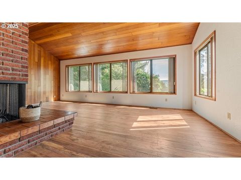 A home in Coos Bay
