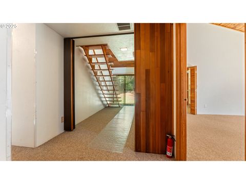 A home in Coos Bay