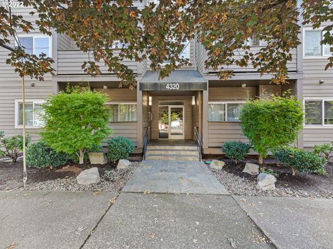 4320 S CORBETT AVE Portland OR 97239