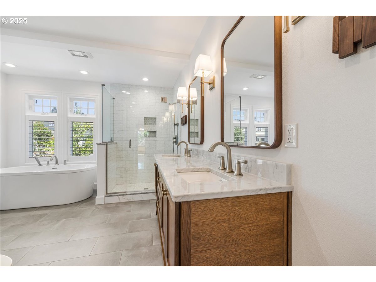 Oregon City, Oregon 97045, United States, 4 Bedrooms Bedrooms, ,3 BathroomsBathrooms,Residential,Active,93554