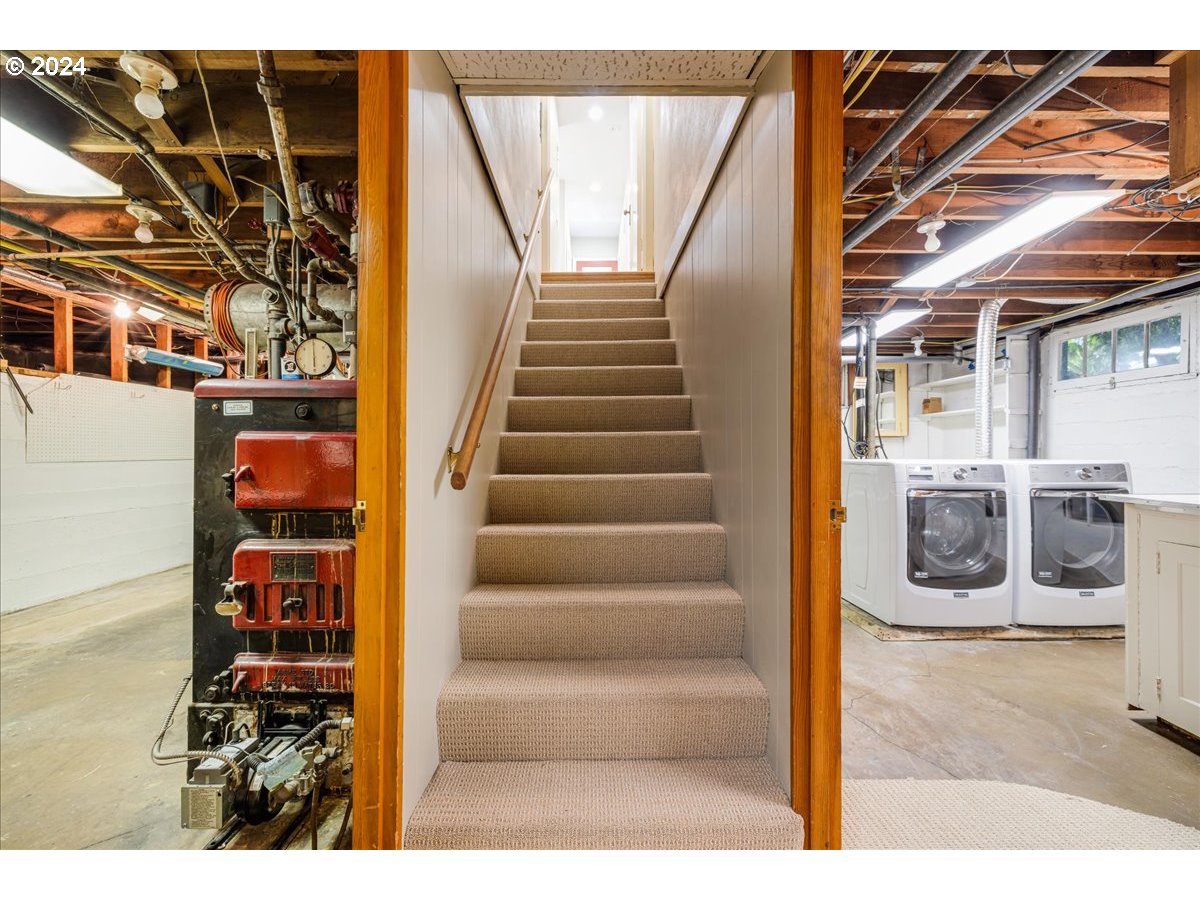 Oregon City, Oregon 97045, United States, 4 Bedrooms Bedrooms, ,3 BathroomsBathrooms,Residential,Active,93554