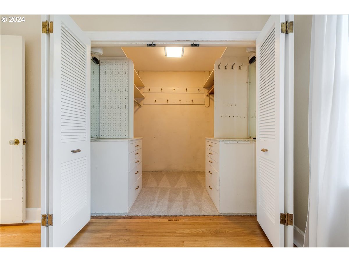 Oregon City, Oregon 97045, United States, 4 Bedrooms Bedrooms, ,3 BathroomsBathrooms,Residential,Active,93554