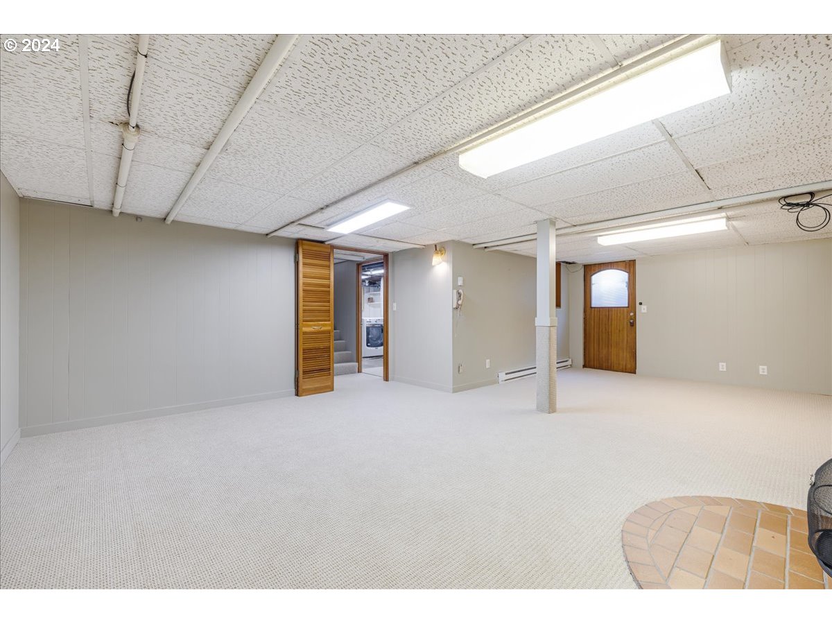 Oregon City, Oregon 97045, United States, 4 Bedrooms Bedrooms, ,3 BathroomsBathrooms,Residential,Active,93554