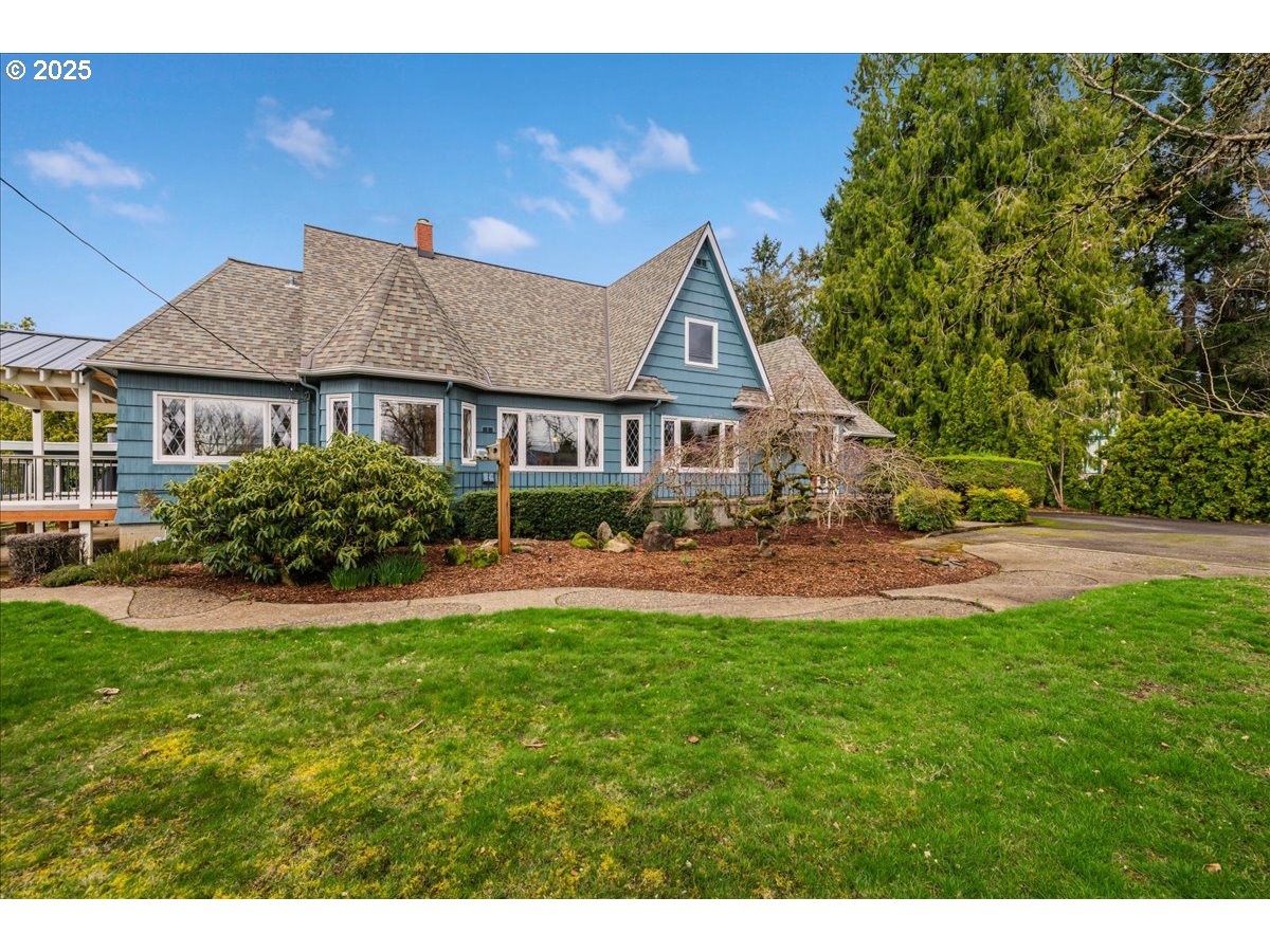 545 HOLMES LN
