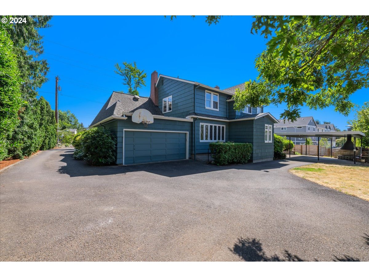 Oregon City, Oregon 97045, United States, 4 Bedrooms Bedrooms, ,3 BathroomsBathrooms,Residential,Active,93554