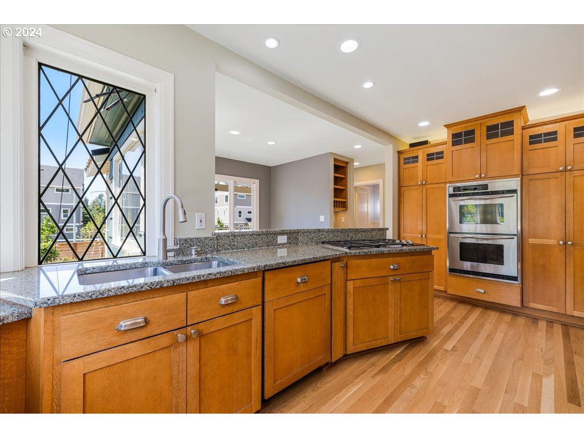 Oregon City, Oregon 97045, United States, 4 Bedrooms Bedrooms, ,3 BathroomsBathrooms,Residential,Active,93554