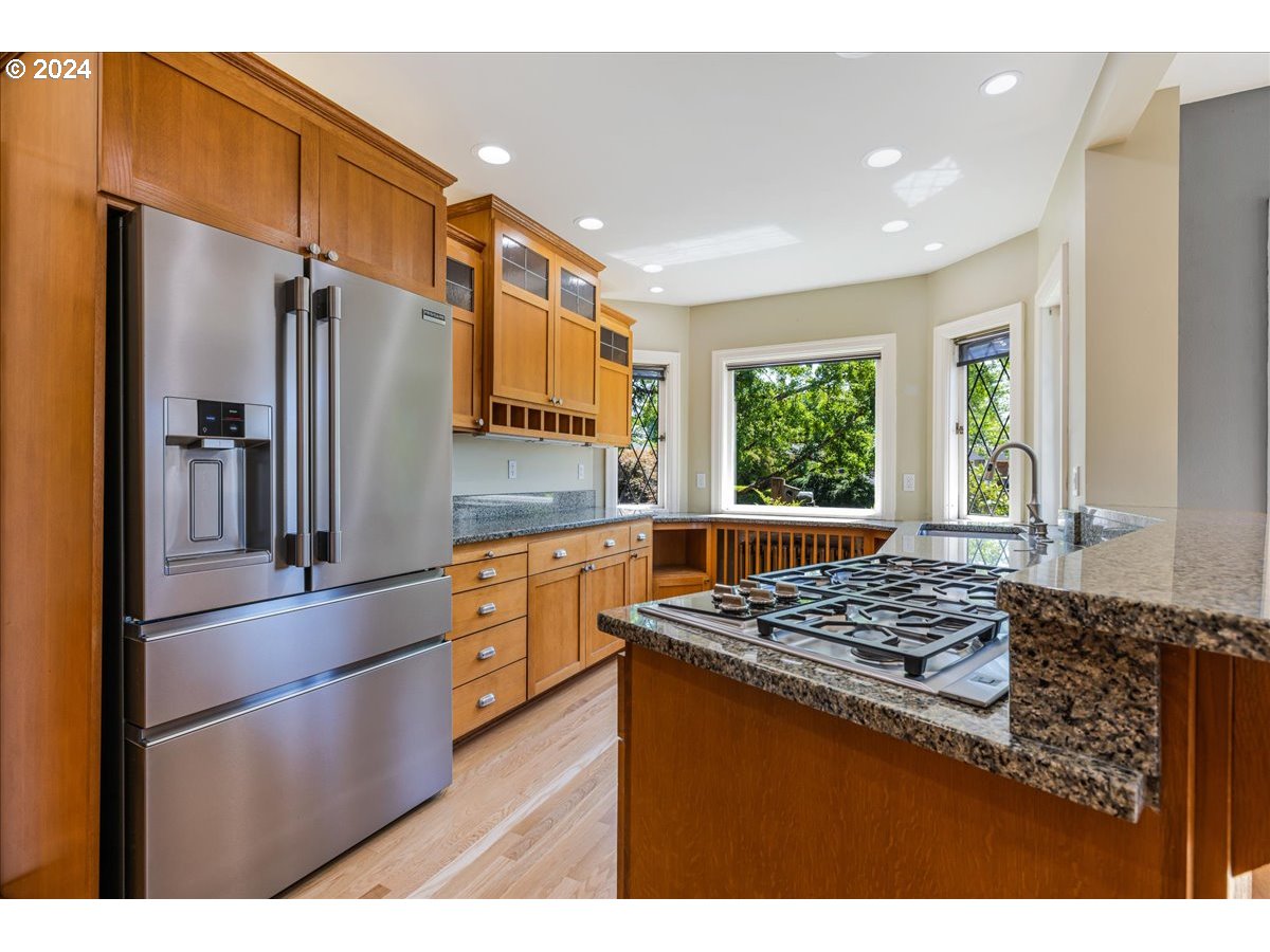 Oregon City, Oregon 97045, United States, 4 Bedrooms Bedrooms, ,3 BathroomsBathrooms,Residential,Active,93554