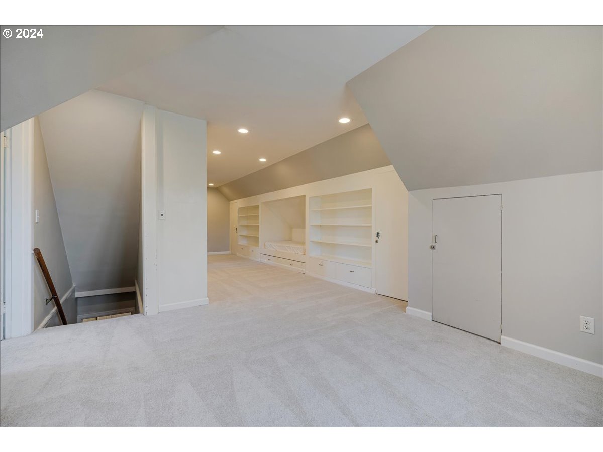 Oregon City, Oregon 97045, United States, 4 Bedrooms Bedrooms, ,3 BathroomsBathrooms,Residential,Active,93554