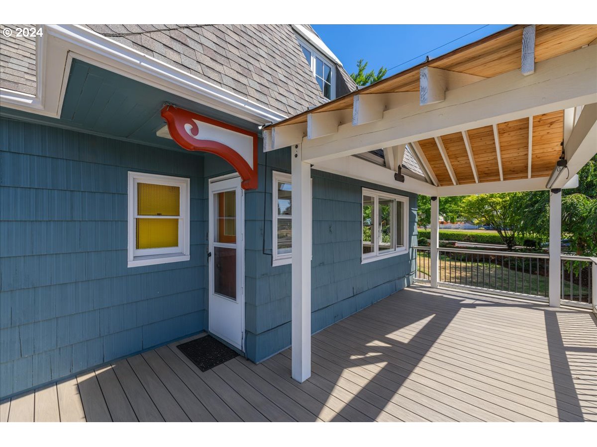 Oregon City, Oregon 97045, United States, 4 Bedrooms Bedrooms, ,3 BathroomsBathrooms,Residential,Active,93554