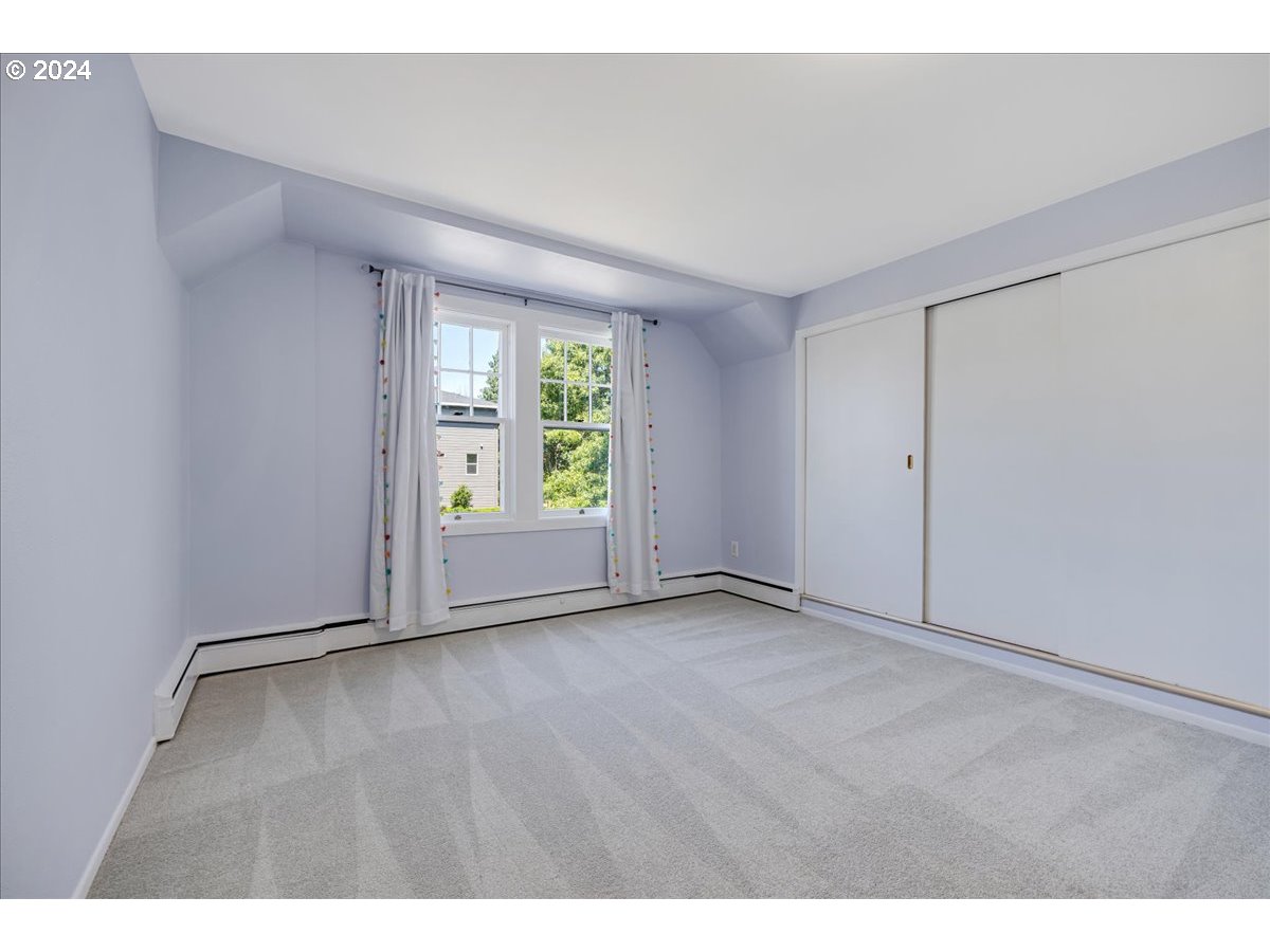 Oregon City, Oregon 97045, United States, 4 Bedrooms Bedrooms, ,3 BathroomsBathrooms,Residential,Active,93554