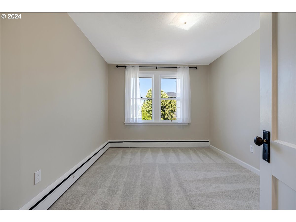 Oregon City, Oregon 97045, United States, 4 Bedrooms Bedrooms, ,3 BathroomsBathrooms,Residential,Active,93554