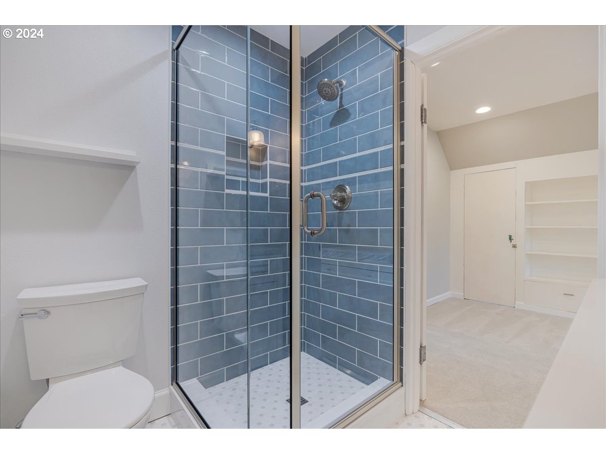 Oregon City, Oregon 97045, United States, 4 Bedrooms Bedrooms, ,3 BathroomsBathrooms,Residential,Active,93554