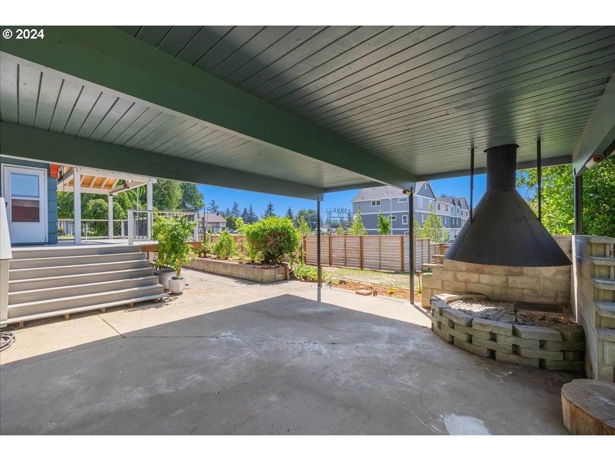 Oregon City, Oregon 97045, United States, 4 Bedrooms Bedrooms, ,3 BathroomsBathrooms,Residential,Active,93554