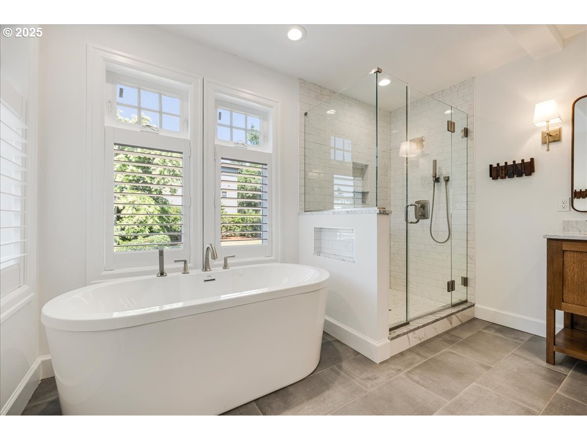 Oregon City, Oregon 97045, United States, 4 Bedrooms Bedrooms, ,3 BathroomsBathrooms,Residential,Active,93554