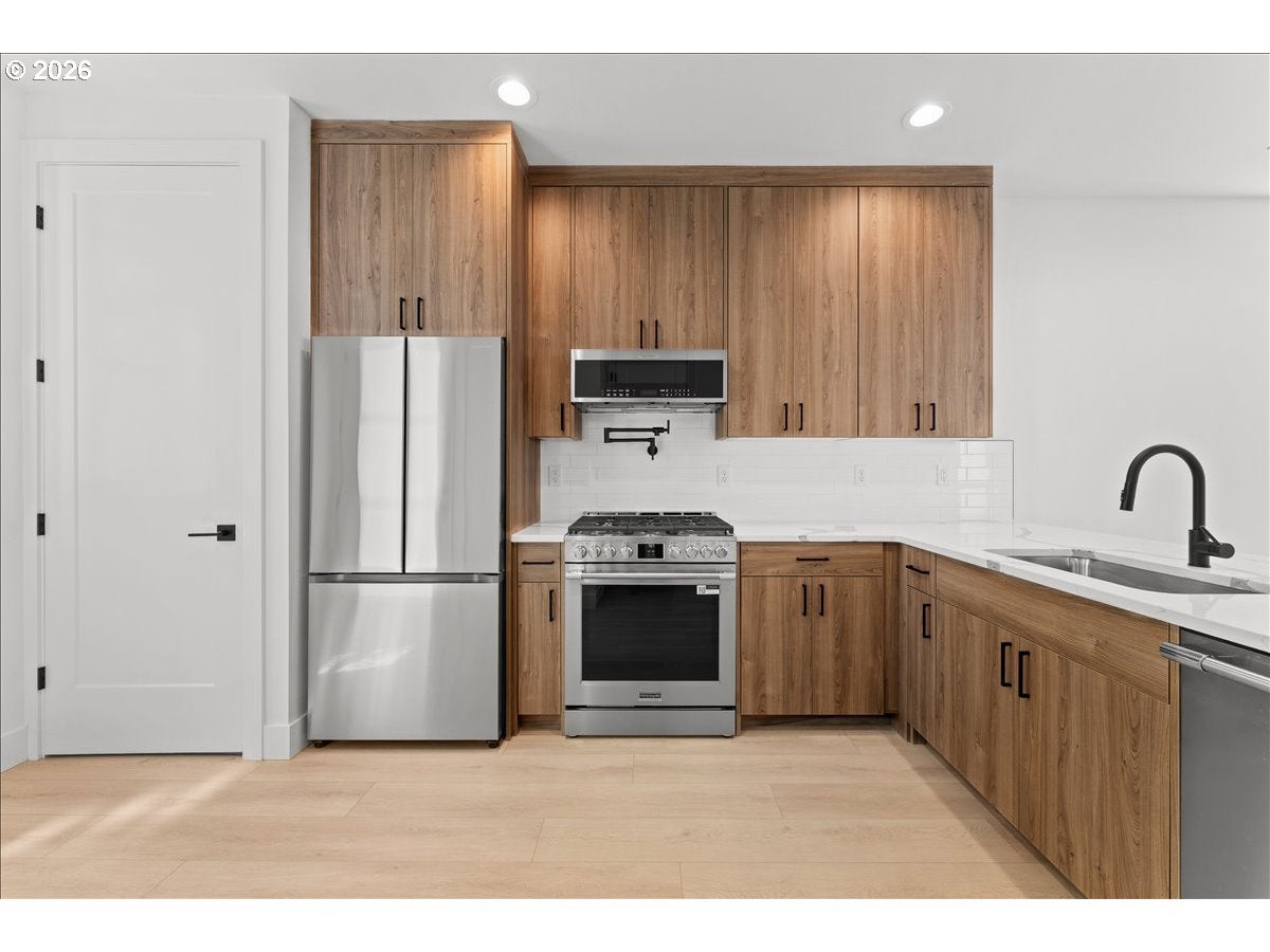 310 G AVE 5