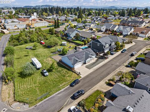 Tiny photo for 1056 Ruby Clair Dr, Creswell, OR 97426 (MLS # 200083227)