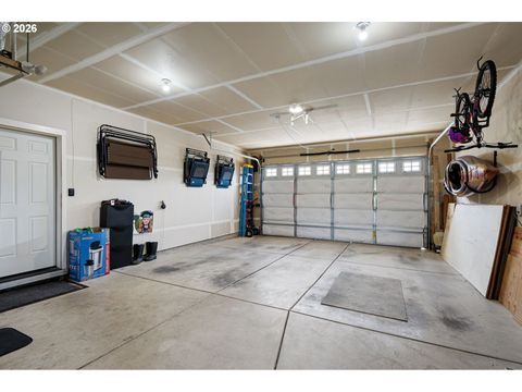 Tiny photo for 1056 Ruby Clair Dr, Creswell, OR 97426 (MLS # 200083227)