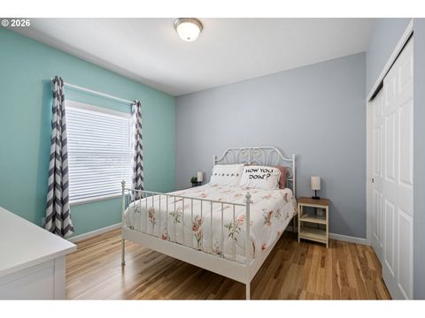 Tiny photo for 1056 Ruby Clair Dr, Creswell, OR 97426 (MLS # 200083227)