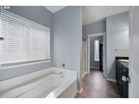 Tiny photo for 1056 Ruby Clair Dr, Creswell, OR 97426 (MLS # 200083227)