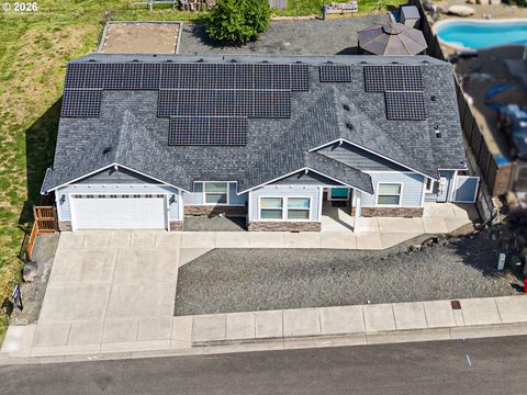 Tiny photo for 1056 Ruby Clair Dr, Creswell, OR 97426 (MLS # 200083227)