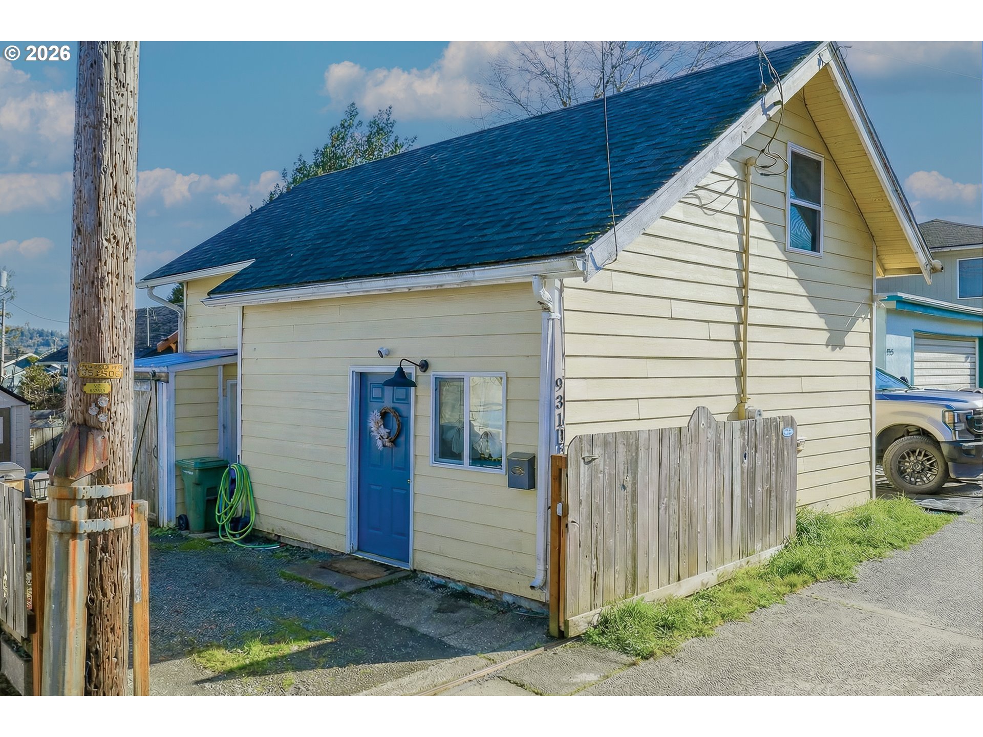 Photo 1 of 37 — 931 S 4TH ST, Coos Bay, OR 97420