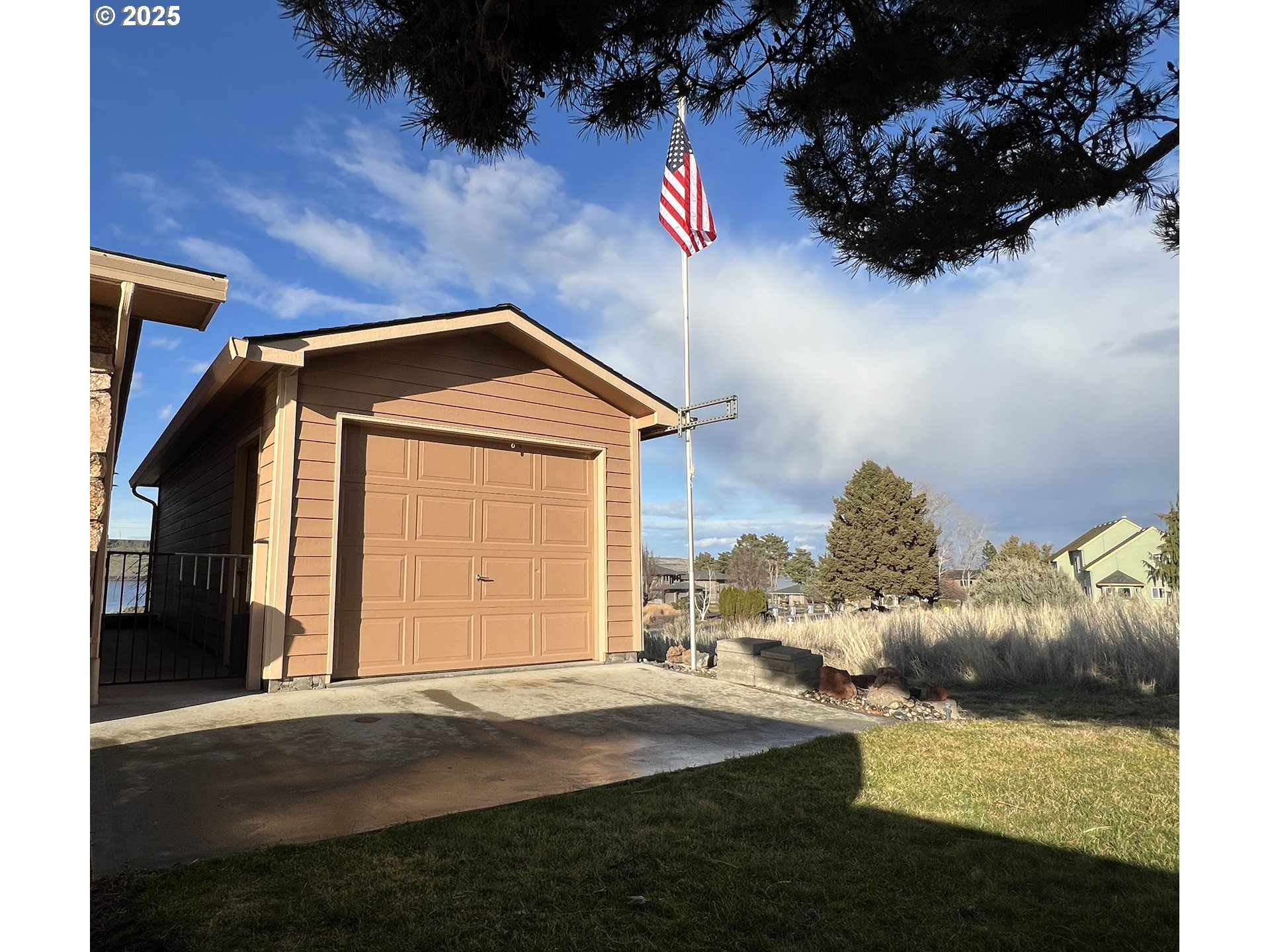 33981 HILLTOP DR
