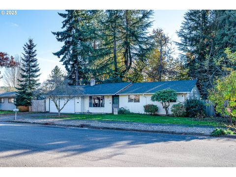 Photo of 208 NW 24th St, McMinnville, OR 97128 (MLS # 108973295)