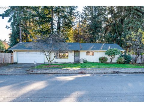 Photo of 208 NW 24th St, McMinnville, OR 97128 (MLS # 108973295)