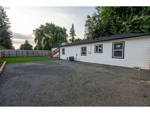 A home in Woodburn