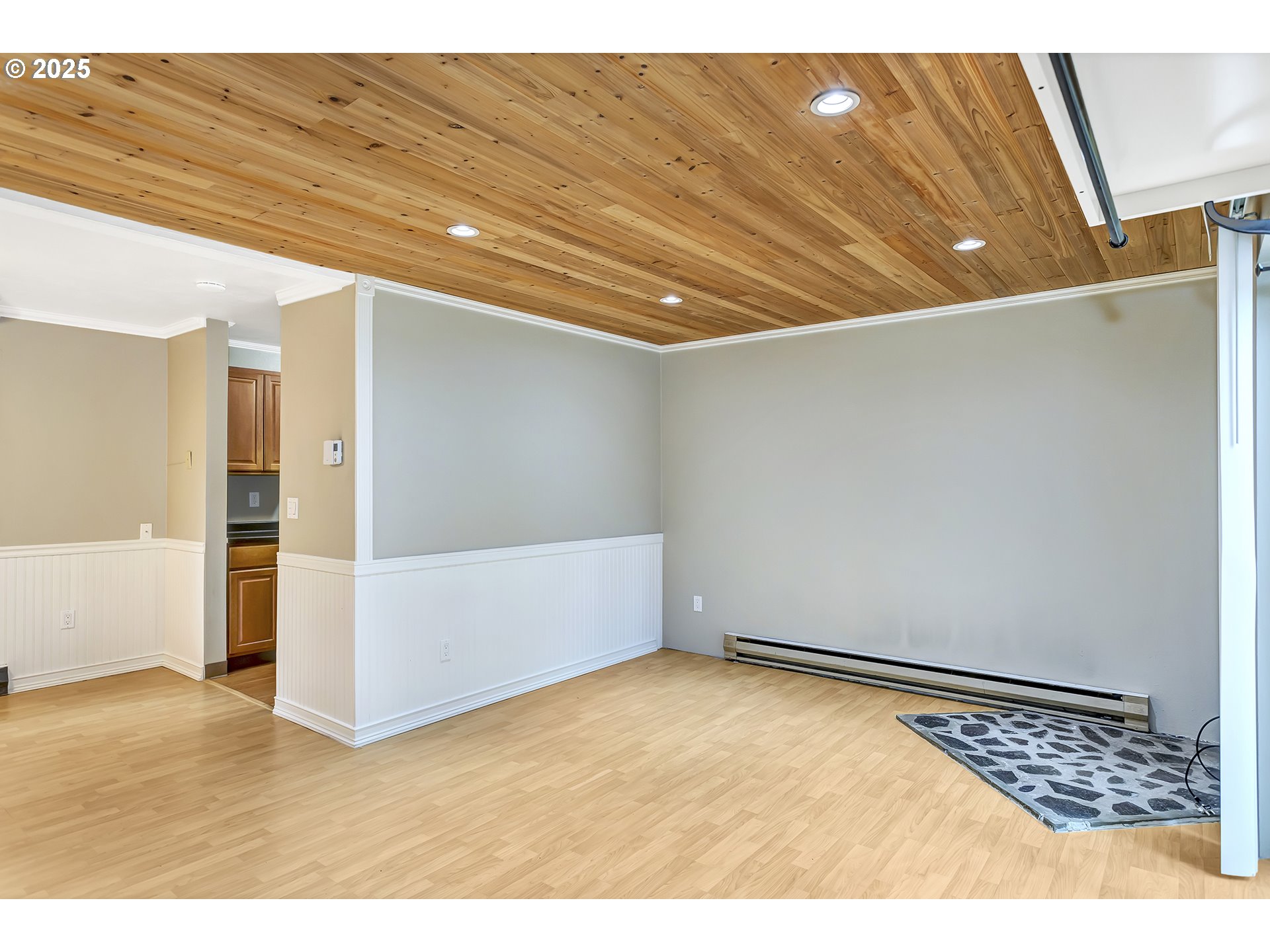 1640 VILLAGE PARK PL