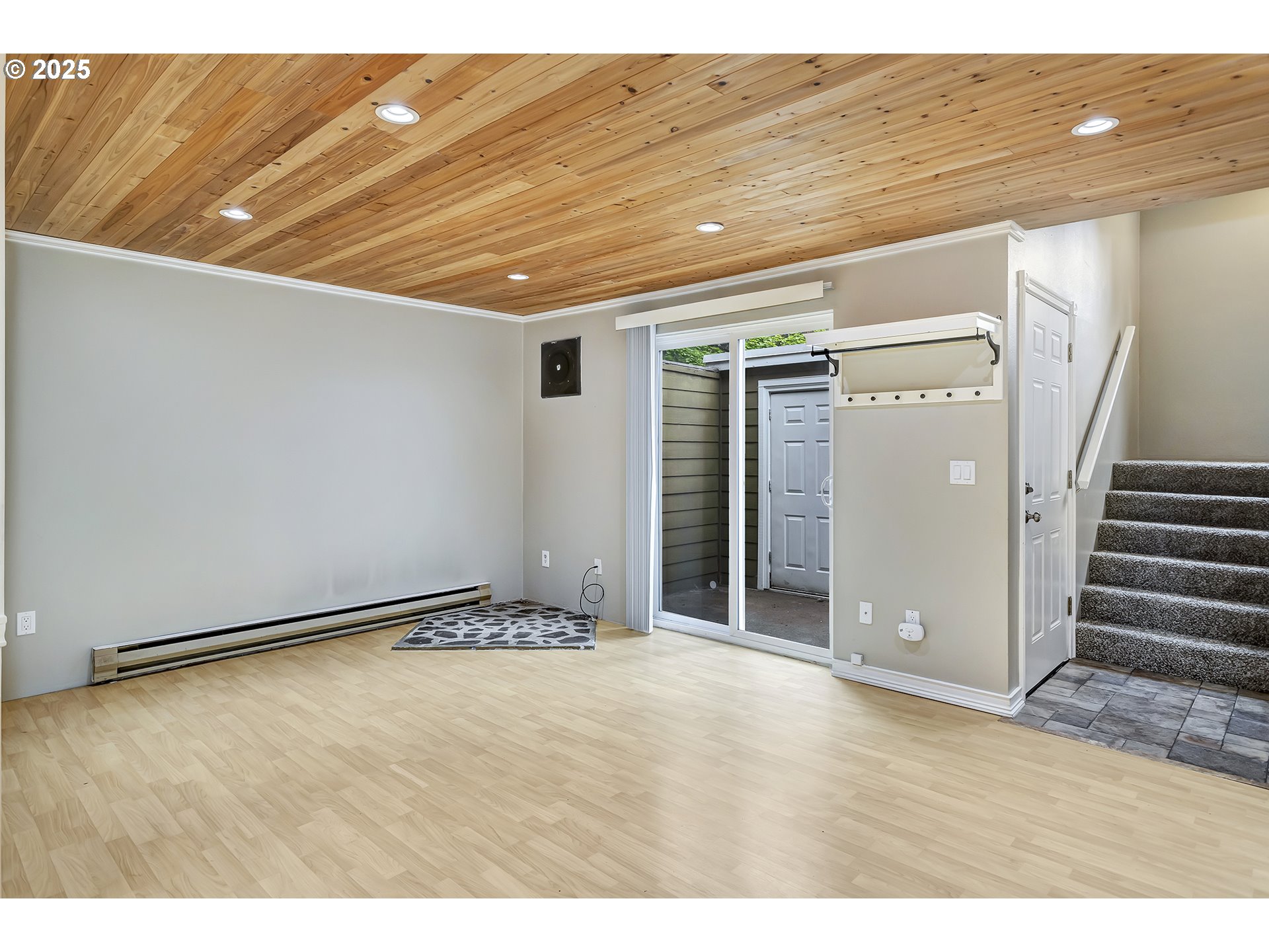 1640 VILLAGE PARK PL