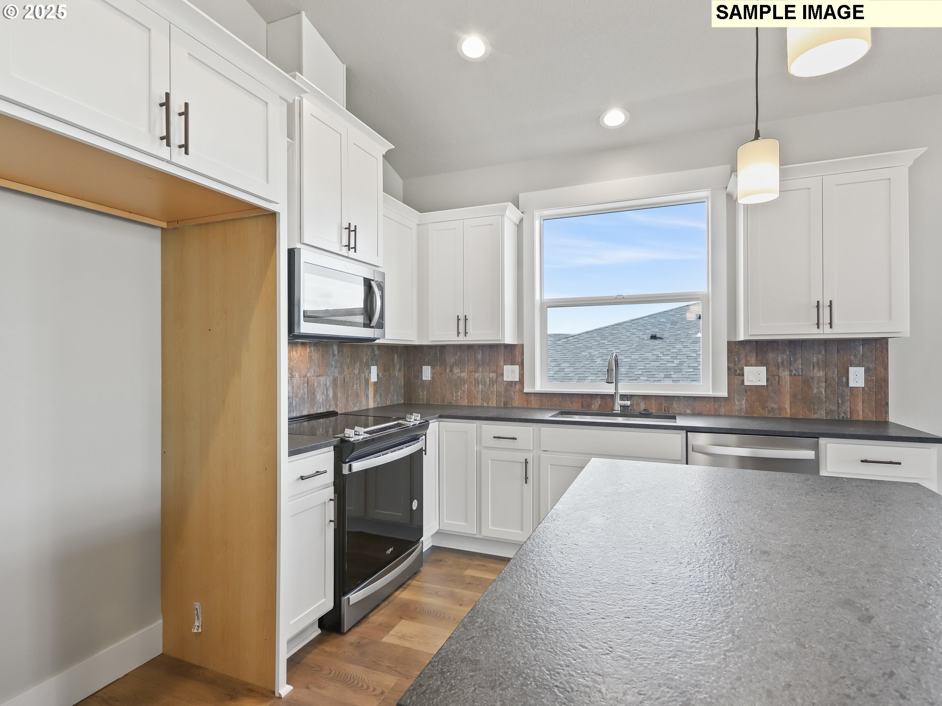 657 NE Saling DR W 95