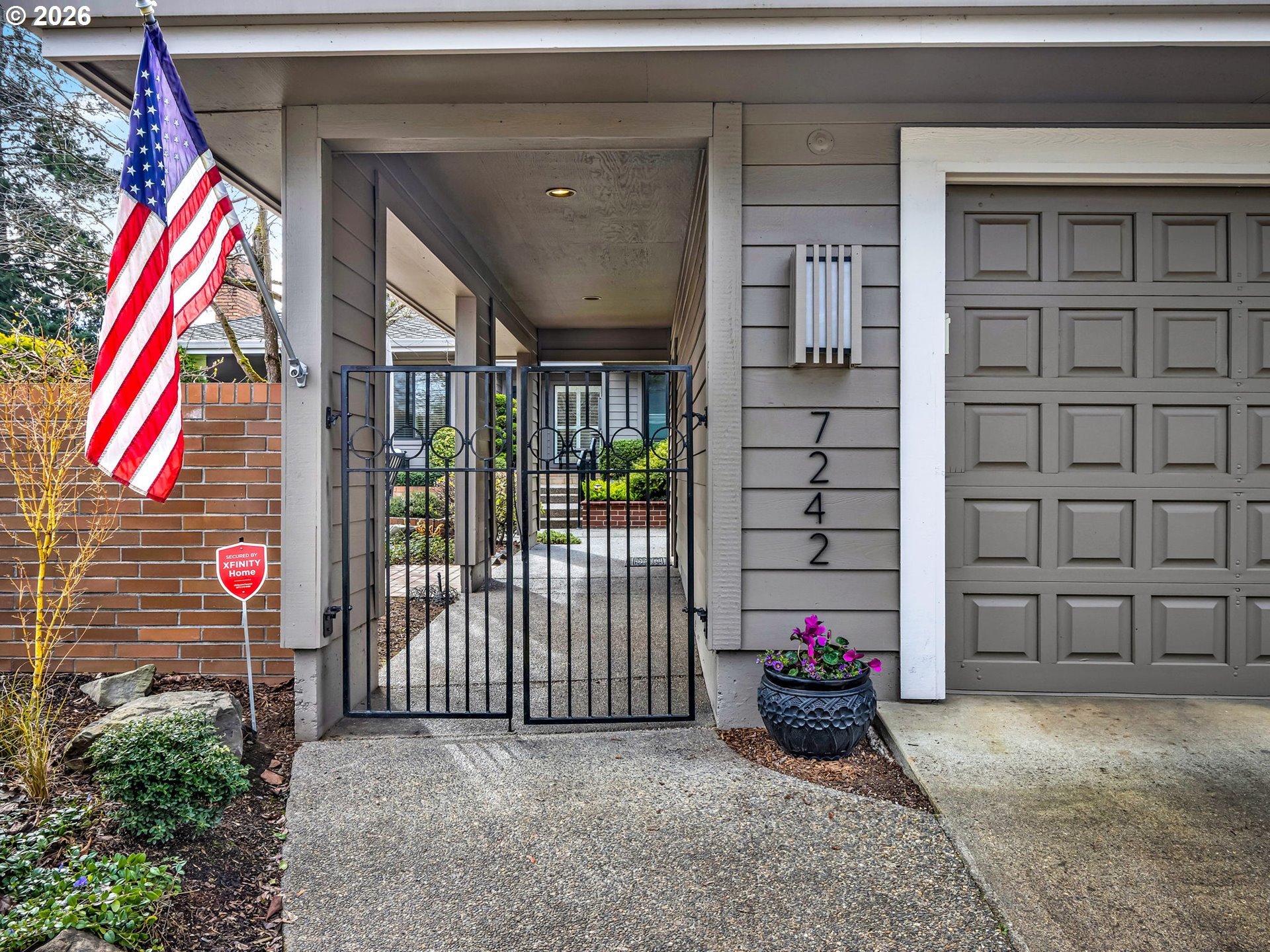 7242 SW LAKE BLUFF CT